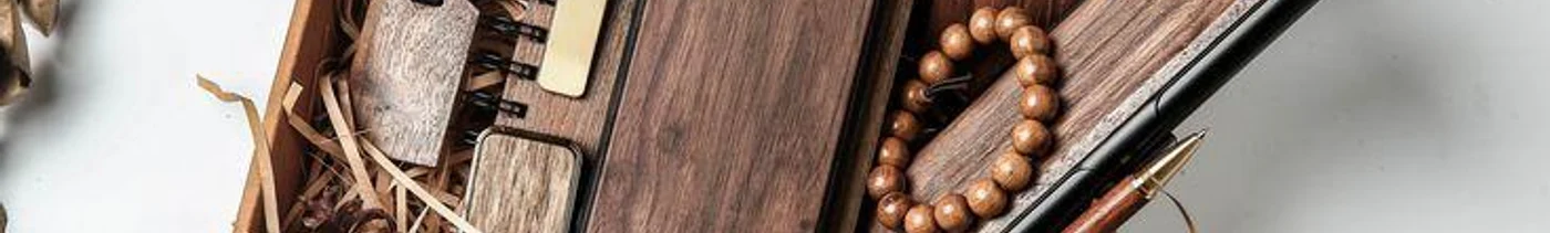 e8f254a6-9ee4-47d6-8a96-2fab87158510-gift box.jpg